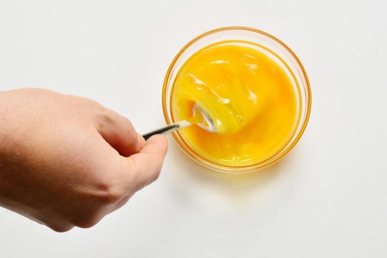 Nam giới có thể cải thiện sinh lý nhờ uống mật ong với trứng gà