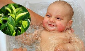 Trẻ nổi mề đay có nên tắm nước lá không?