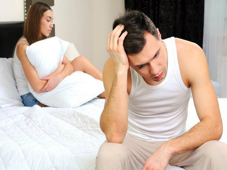 Khi bị bệnh, nam giới thường có hiểu hiện mệt mỏi, không muốn quan hệ tình dục