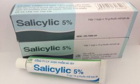 Thuốc Acid salicylic điều trị viêm da dầu ở 2 bên cánh mũi