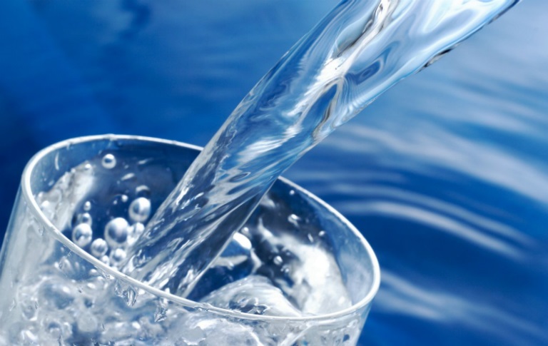 Thận yếu có nên uống nhiều nước không là thắc mắc của nhiều bệnh nhân