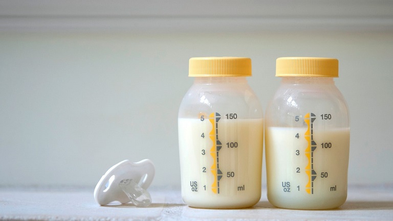 Sữa mẹ có khả năng kháng khuẩn rất tốt
