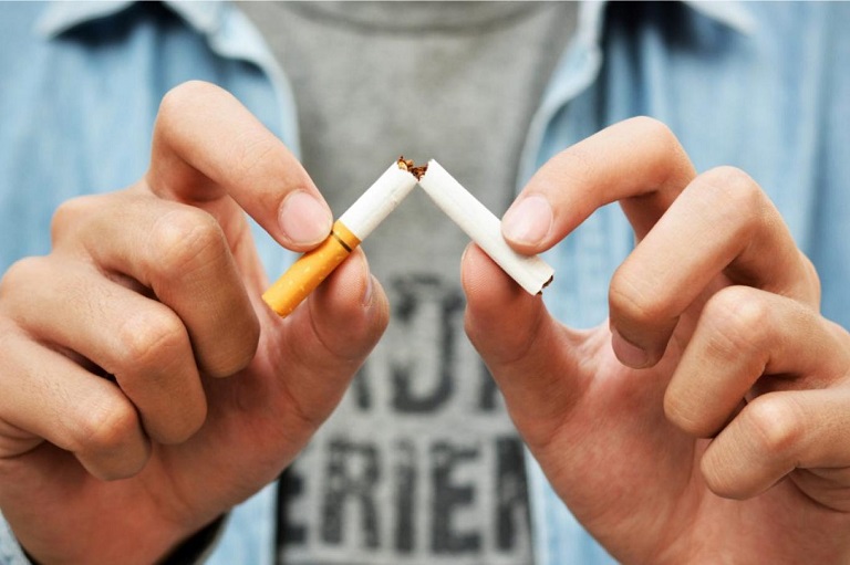 Hút thuốc làm tăng nguy cơ gặp phải các vấn đề về xương khớp