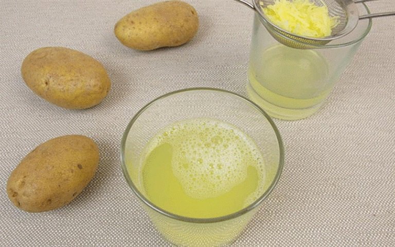 Uống nước khoai tây chữa bệnh chàm từ bên trong