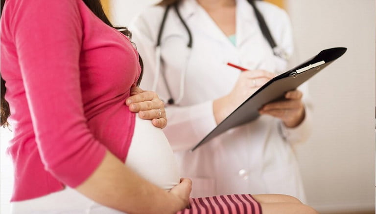 Phụ nữ mang thai nên trao đổi trước với bác sĩ khi sử dụng Oresol