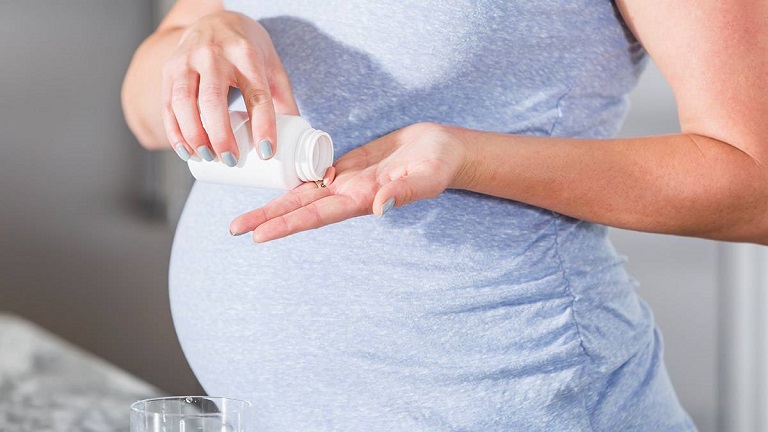 Phụ nữ mang thai và cho con bú nên thận trọng khi sử dụng thuốc