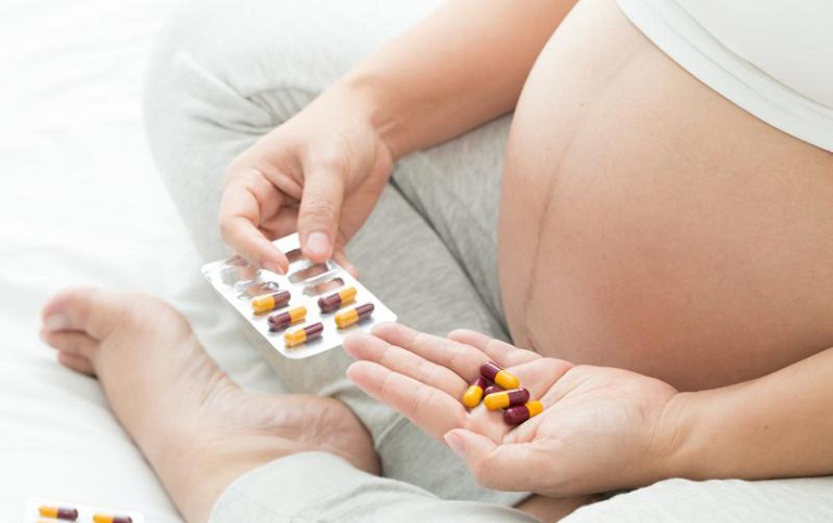 Phụ nữ mang thai nếu muốn dùng thuốc cần tham khảo ý kiến của bác sĩ