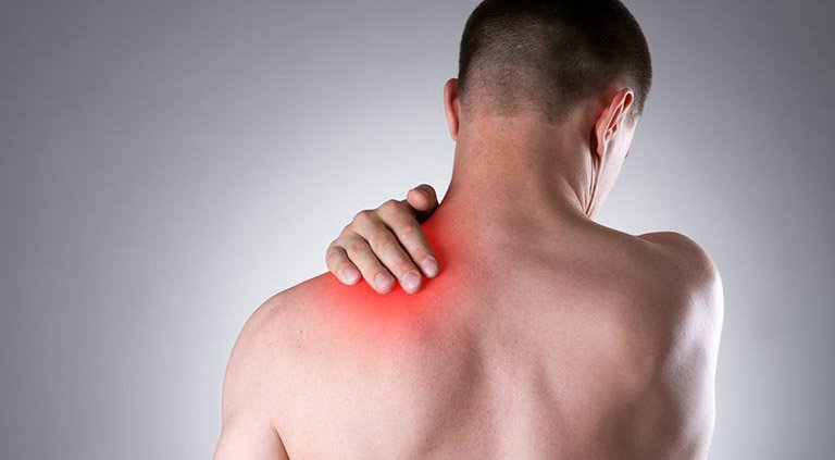 Có rất nhiều nguyên nhân dẫn đến tình trạng đau xương bả vai sau lưng